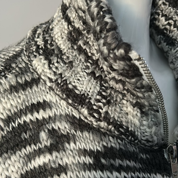 Gypsy 05 Hollywood Zip Cardigan w/pockets - Picture 5 of 15